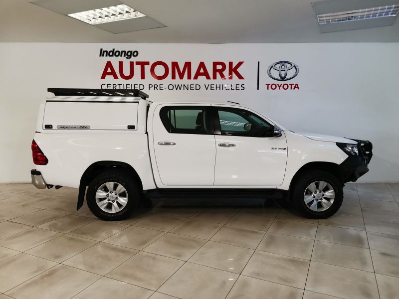 2017 Toyota Hilux photo 2