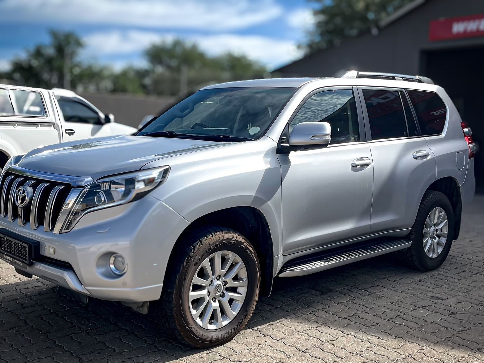 2014 Toyota Prado photo 2