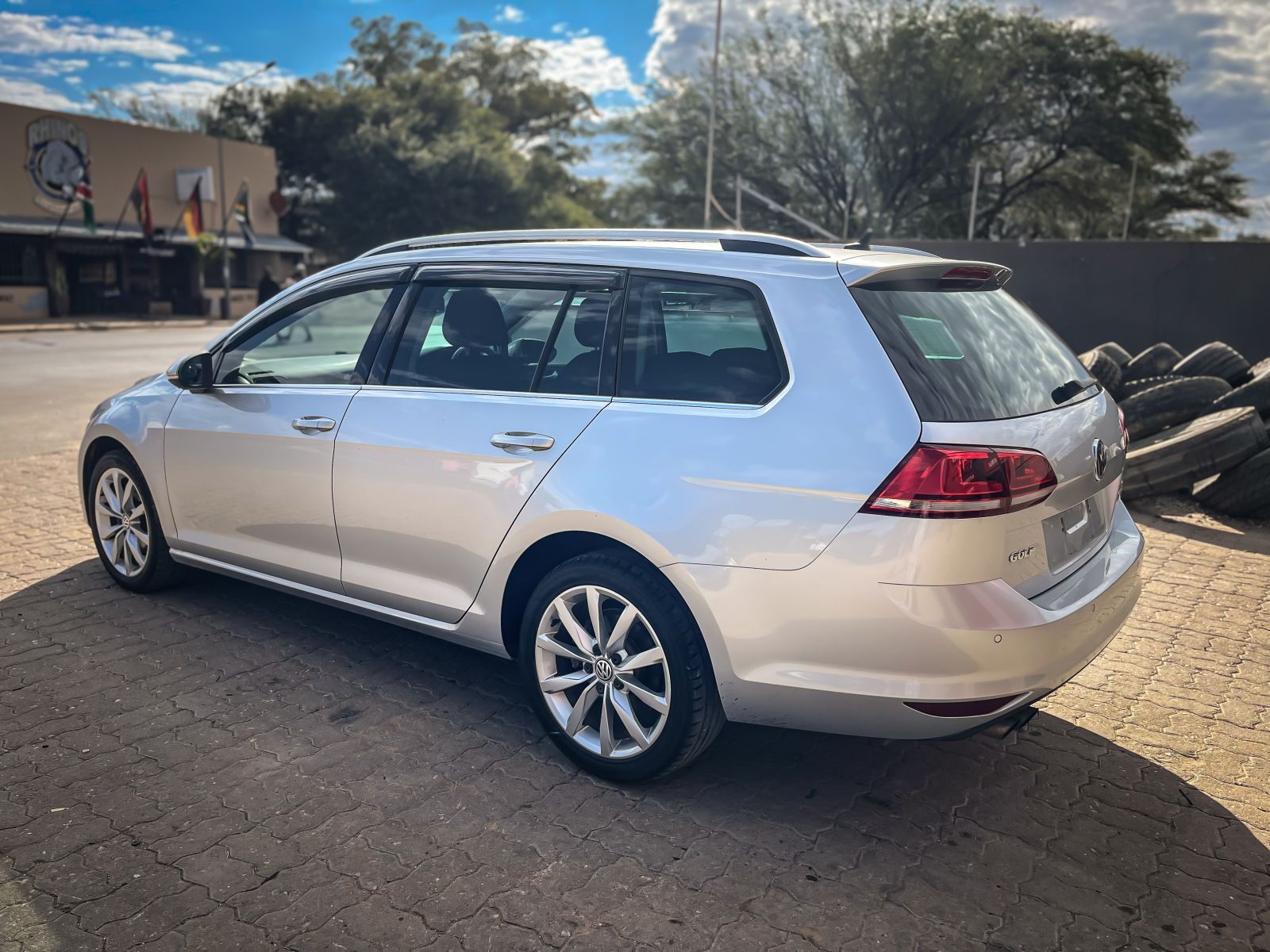 2015 Volkswagen Golf photo 3