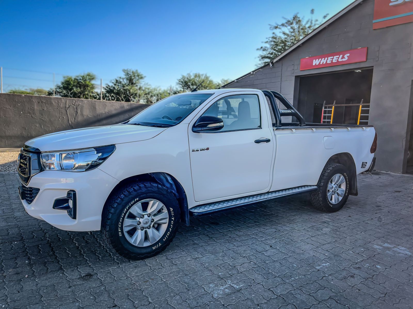 2020 Toyota Hilux photo 2