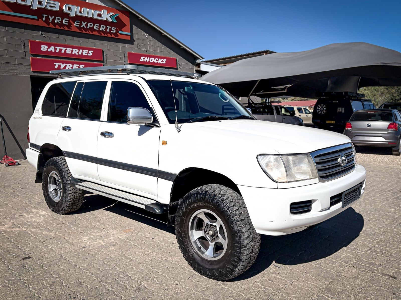 2002 Toyota Land Cruiser photo 1