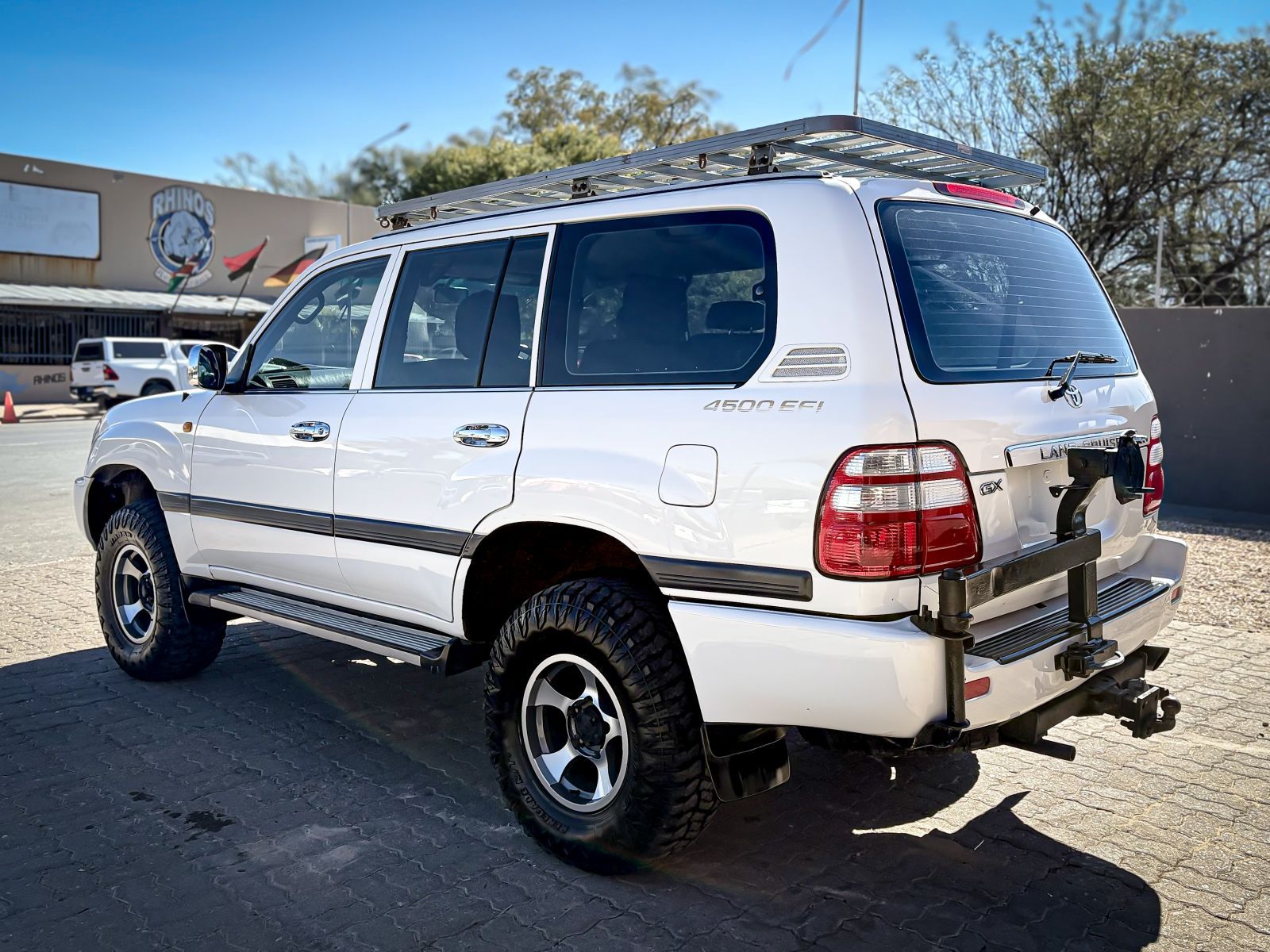 2002 Toyota Land Cruiser photo 3