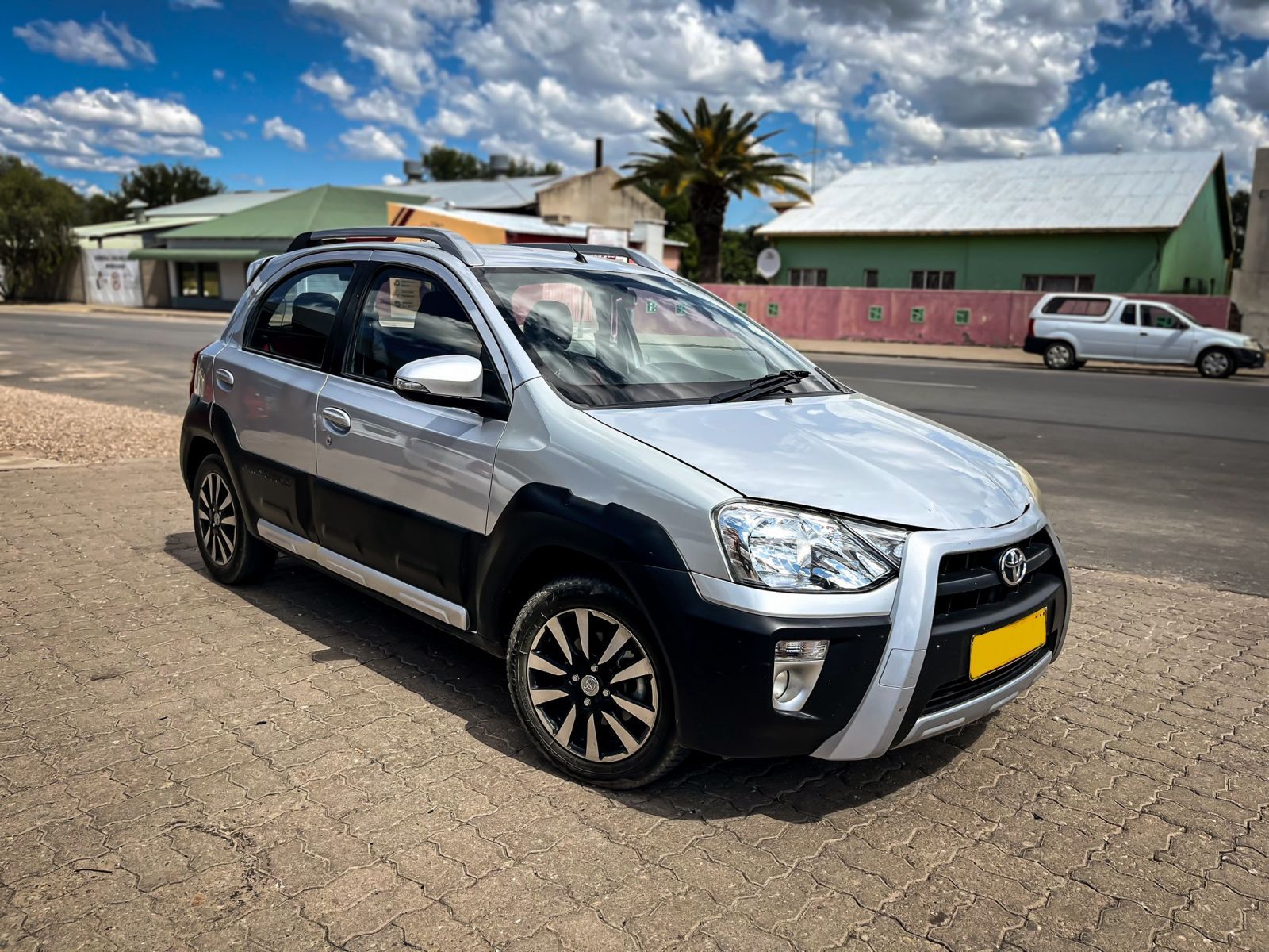 2016 Toyota Etios photo 1