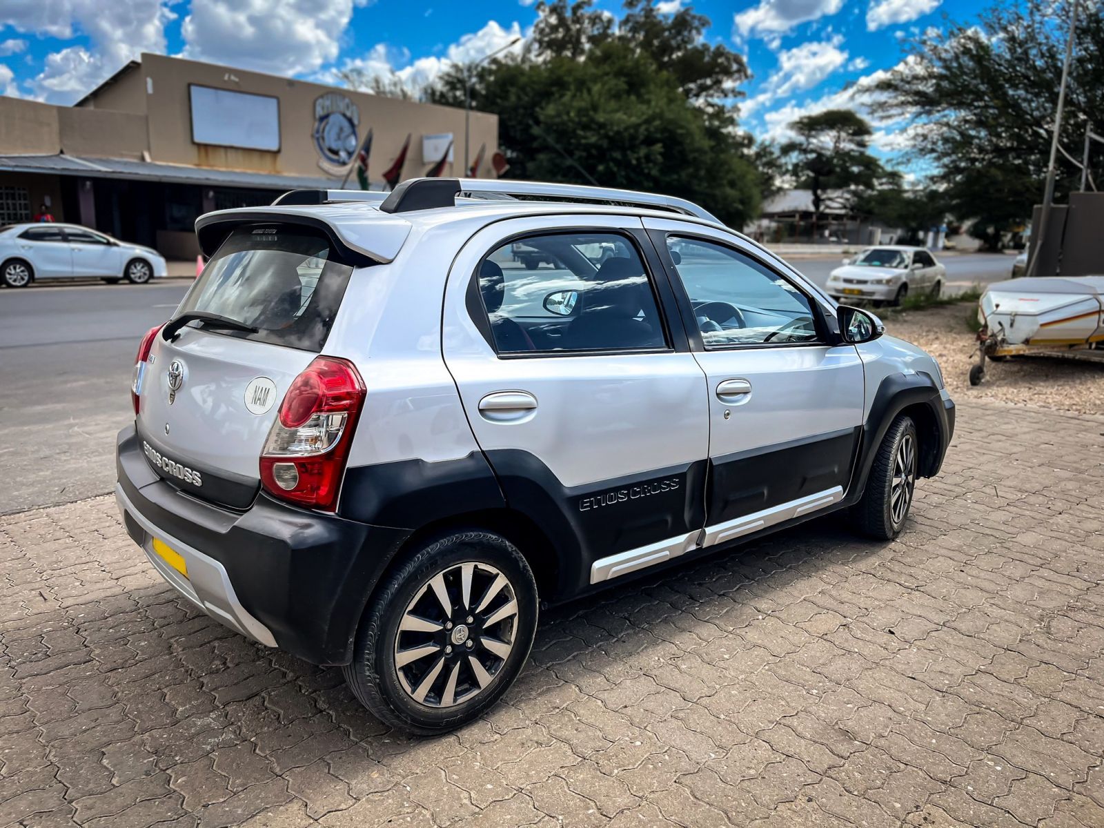 2016 Toyota Etios photo 3