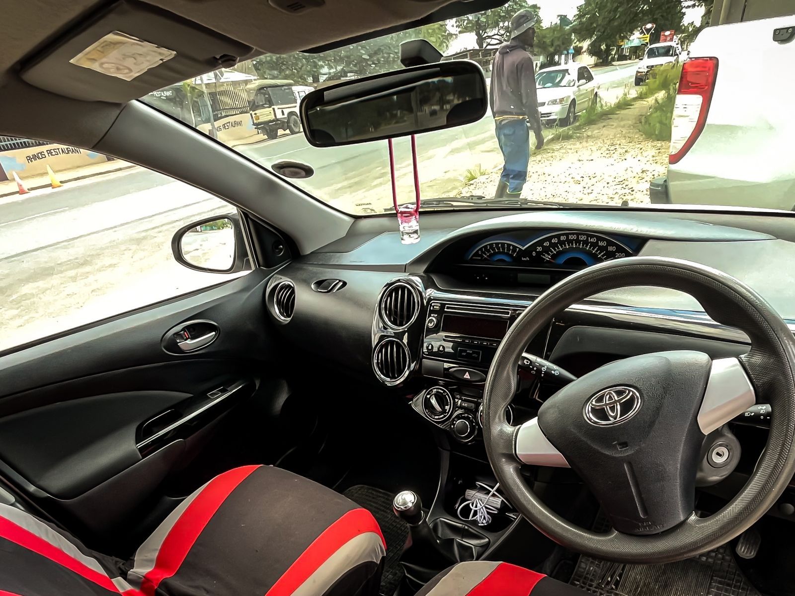 2016 Toyota Etios photo 6