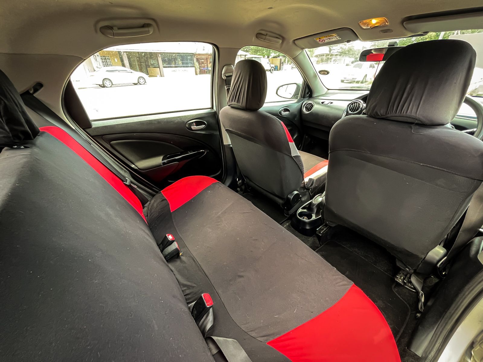 2016 Toyota Etios photo 7