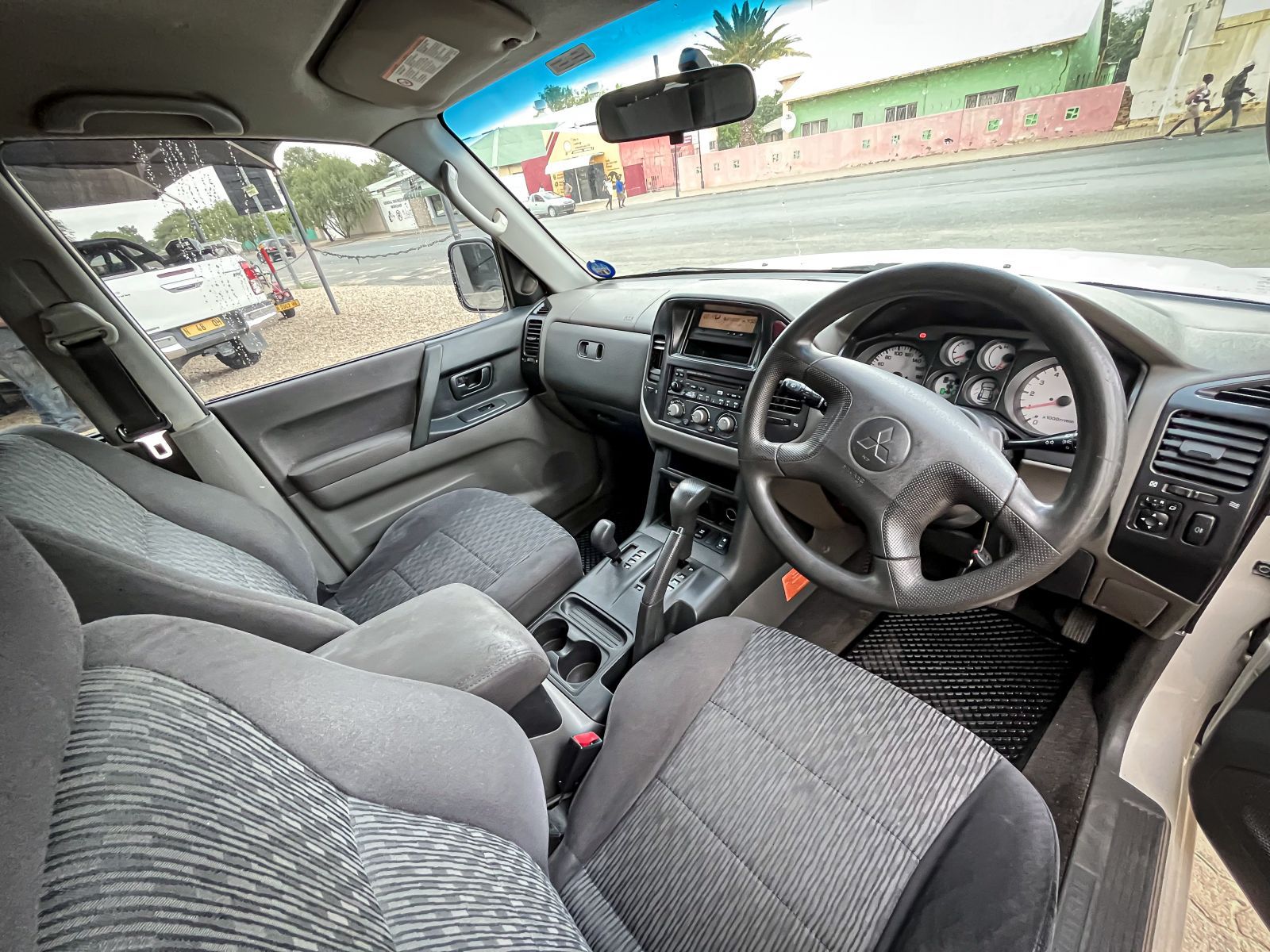 2008 Mitsubishi Pajero photo 7