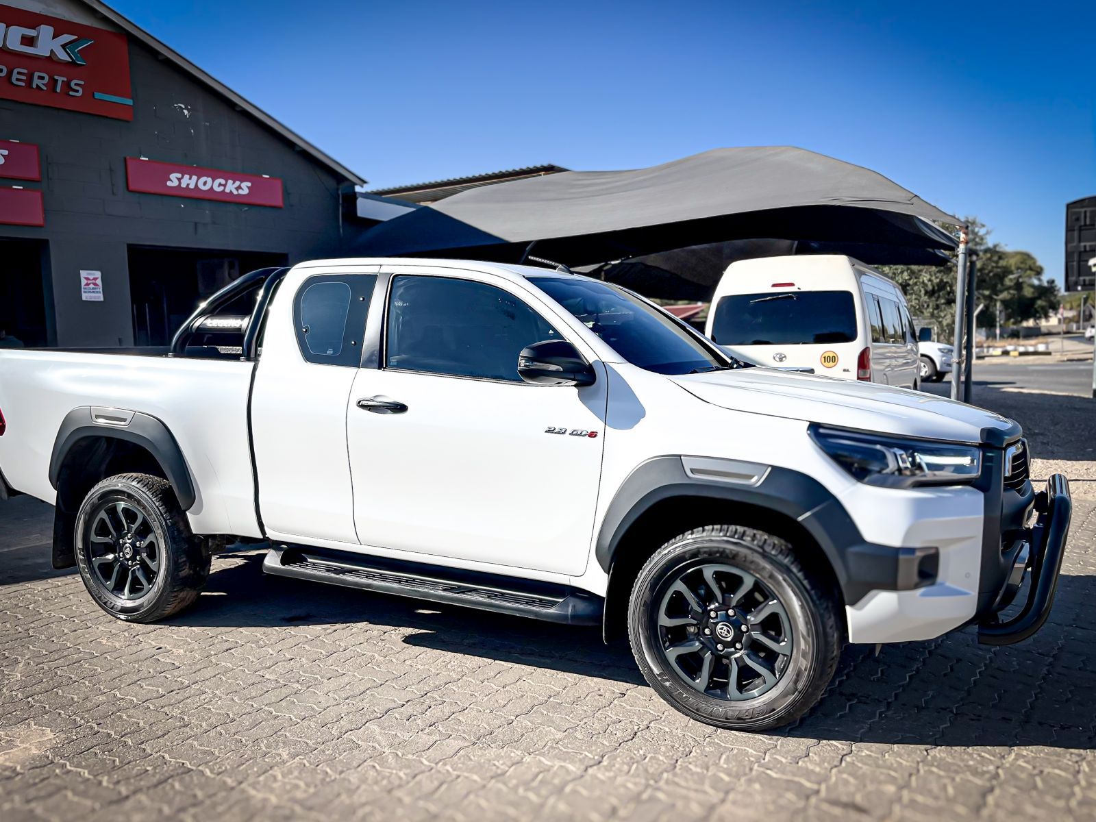 2024 Toyota Hilux photo 1