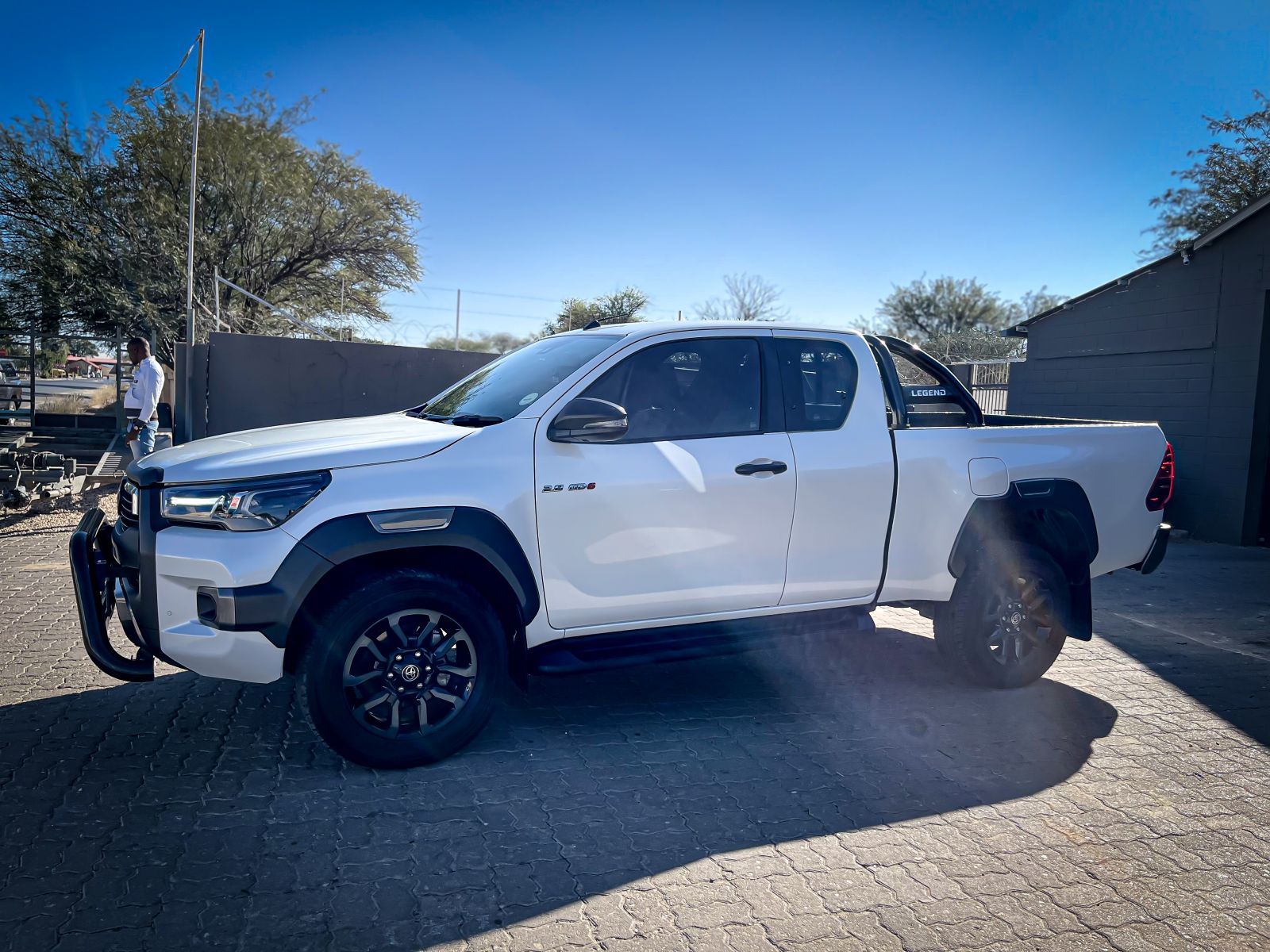 2024 Toyota Hilux photo 2