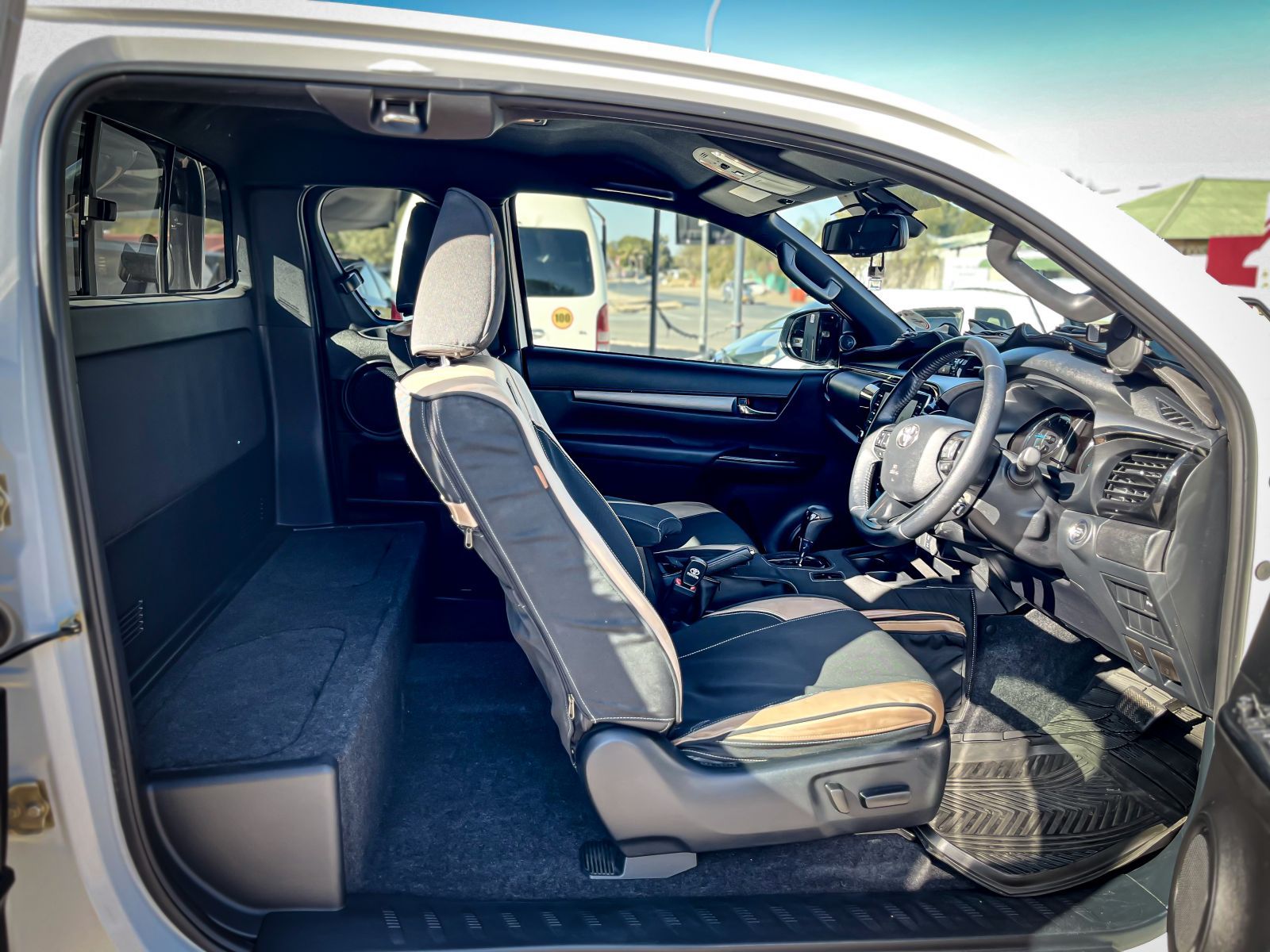 2024 Toyota Hilux photo 8