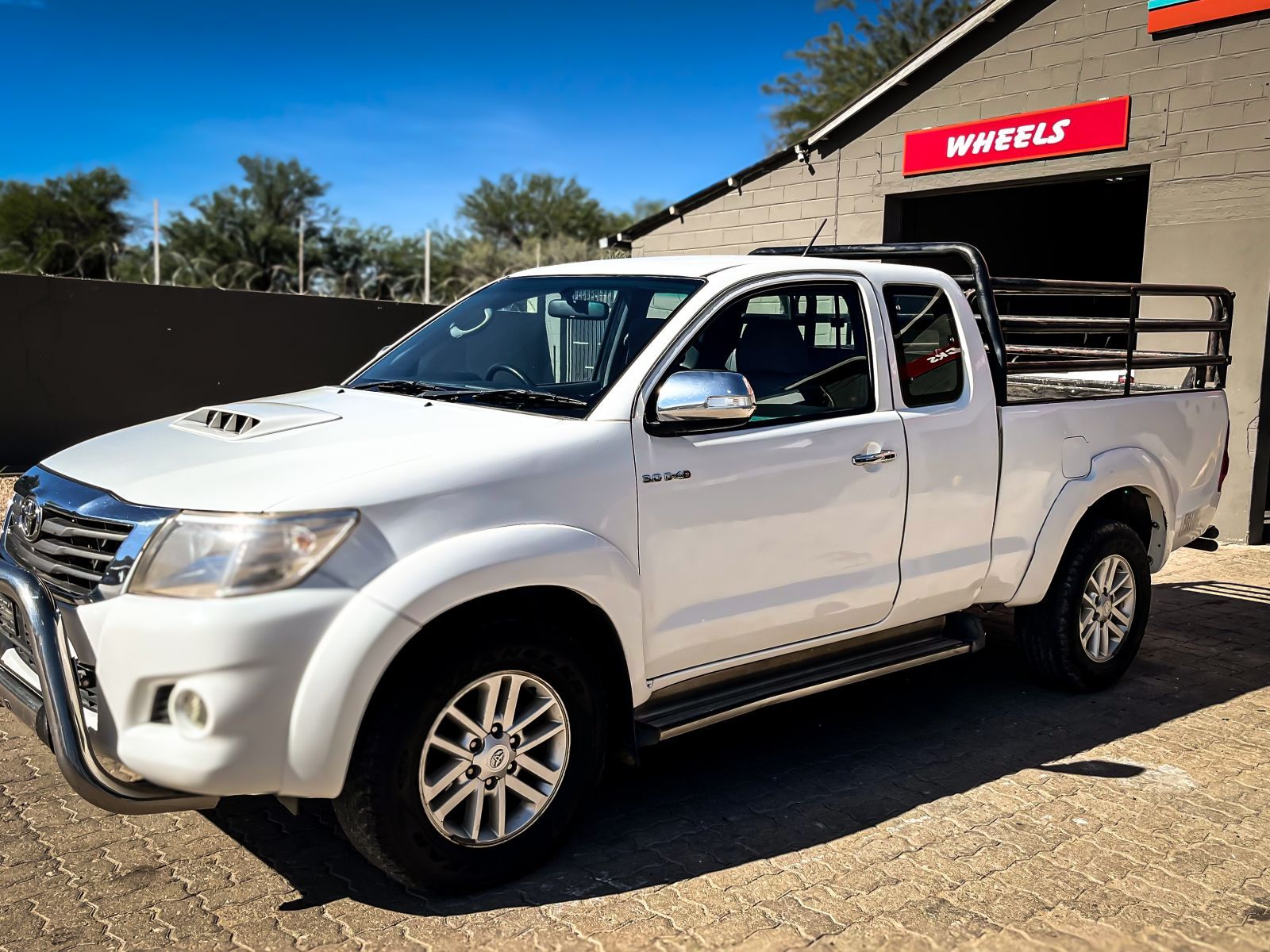 2014 Toyota Hilux photo 2