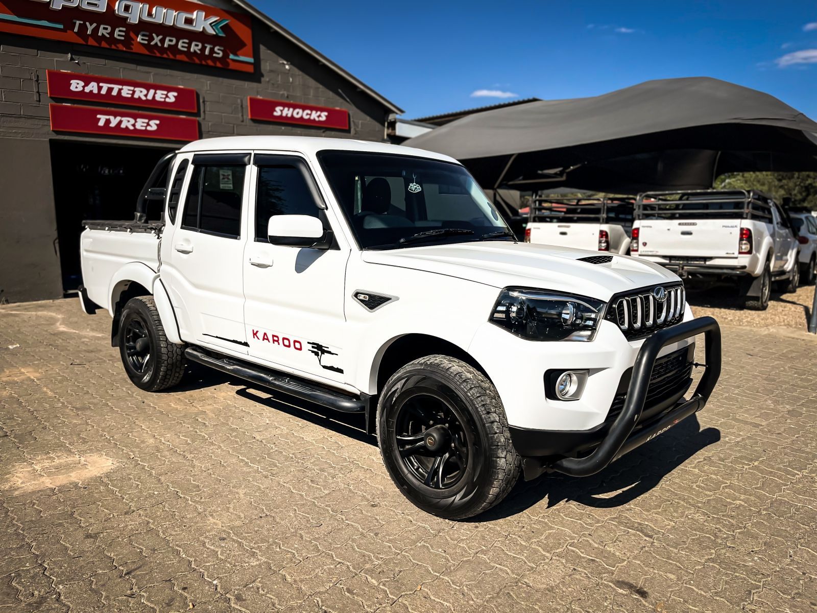 2022 Mahindra PIK UP photo 2