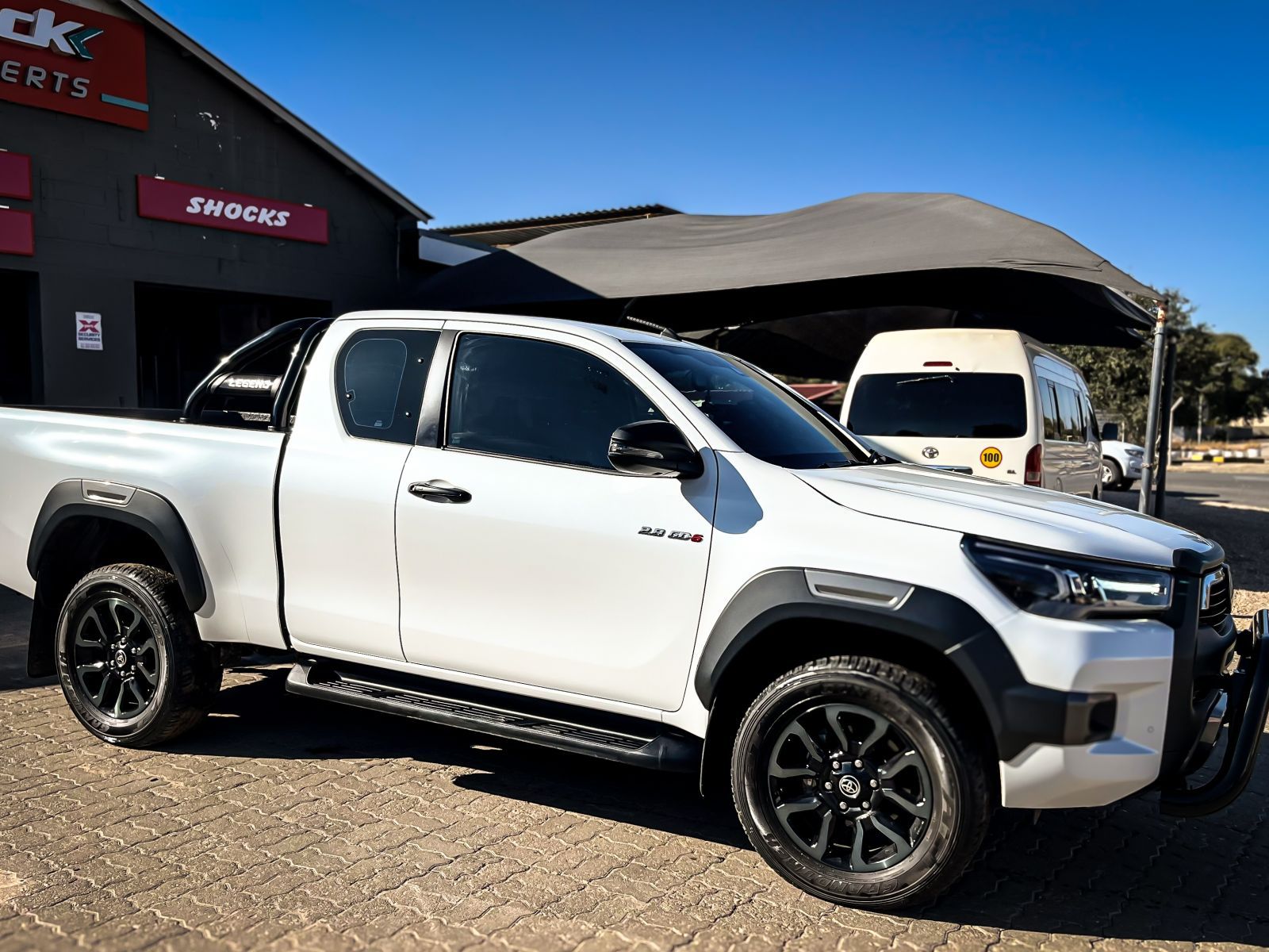 2024 Toyota Hilux photo 1