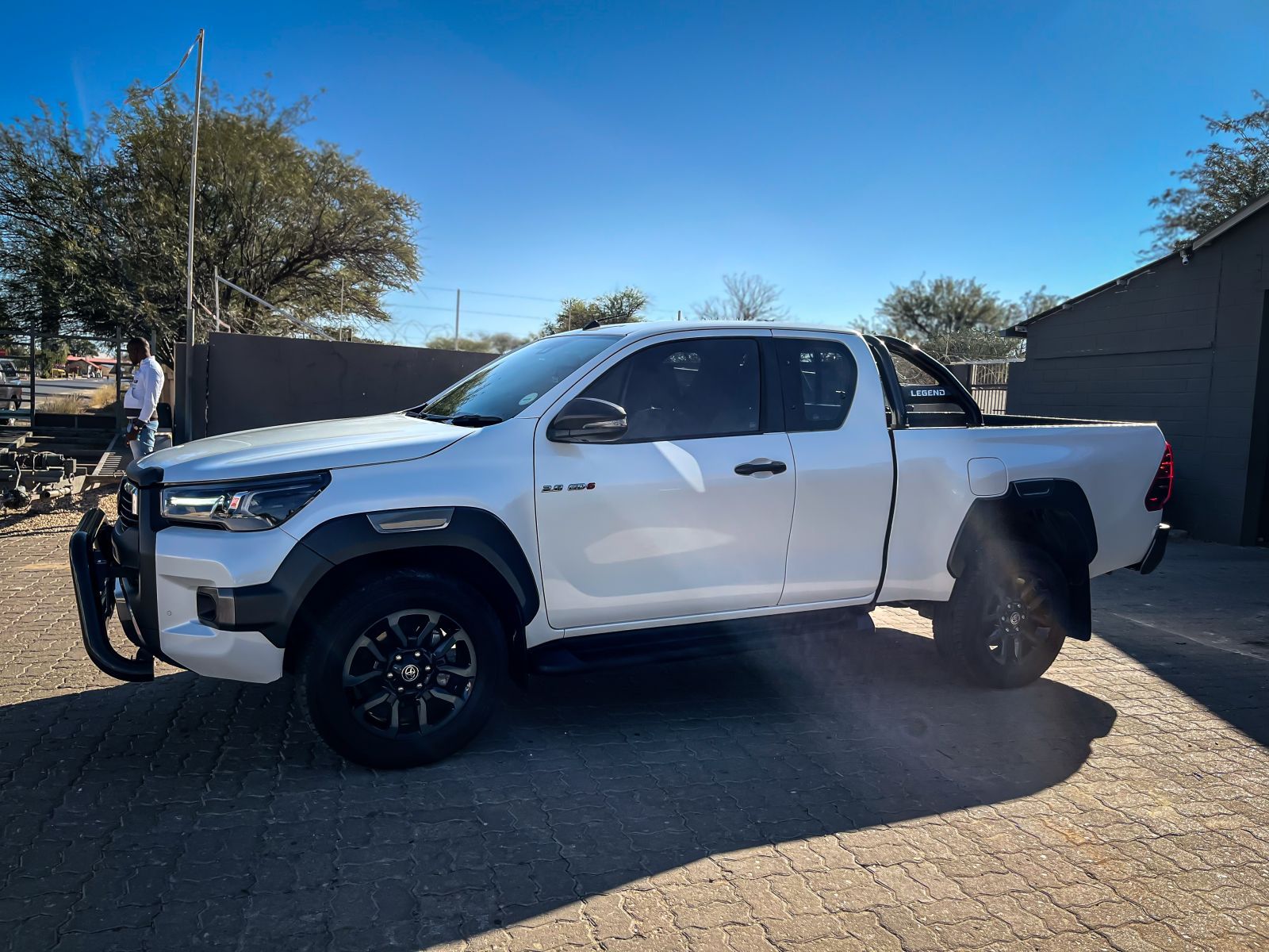 2024 Toyota Hilux photo 2
