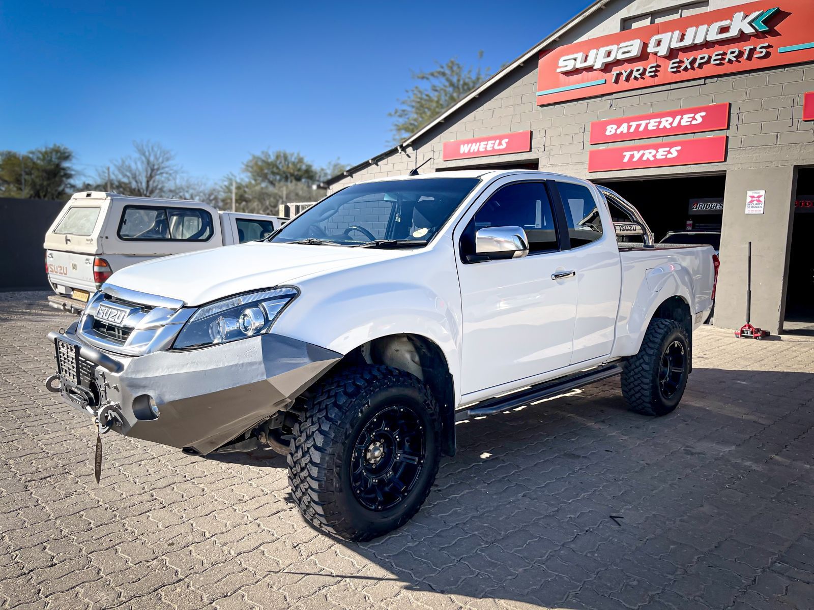 2015 Isuzu KB Series photo 2