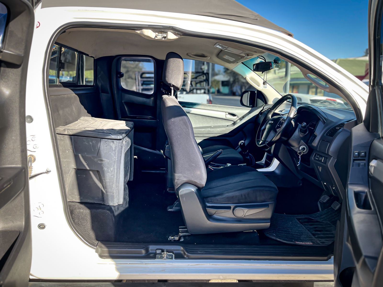 2015 Isuzu KB Series photo 7