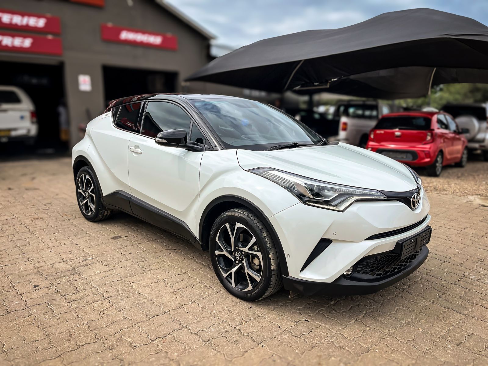 2019 Toyota C-HR photo 1