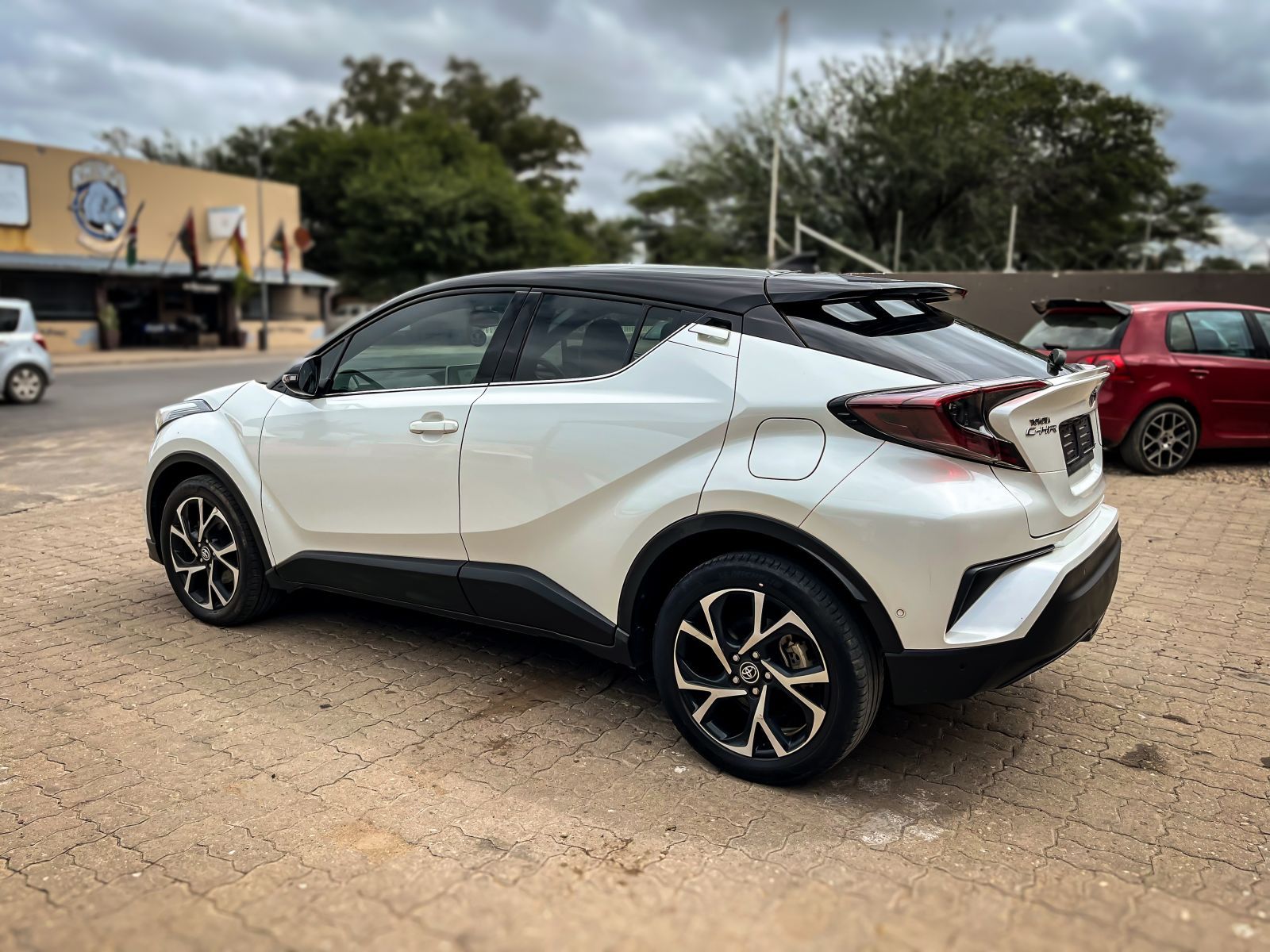 2019 Toyota C-HR photo 3
