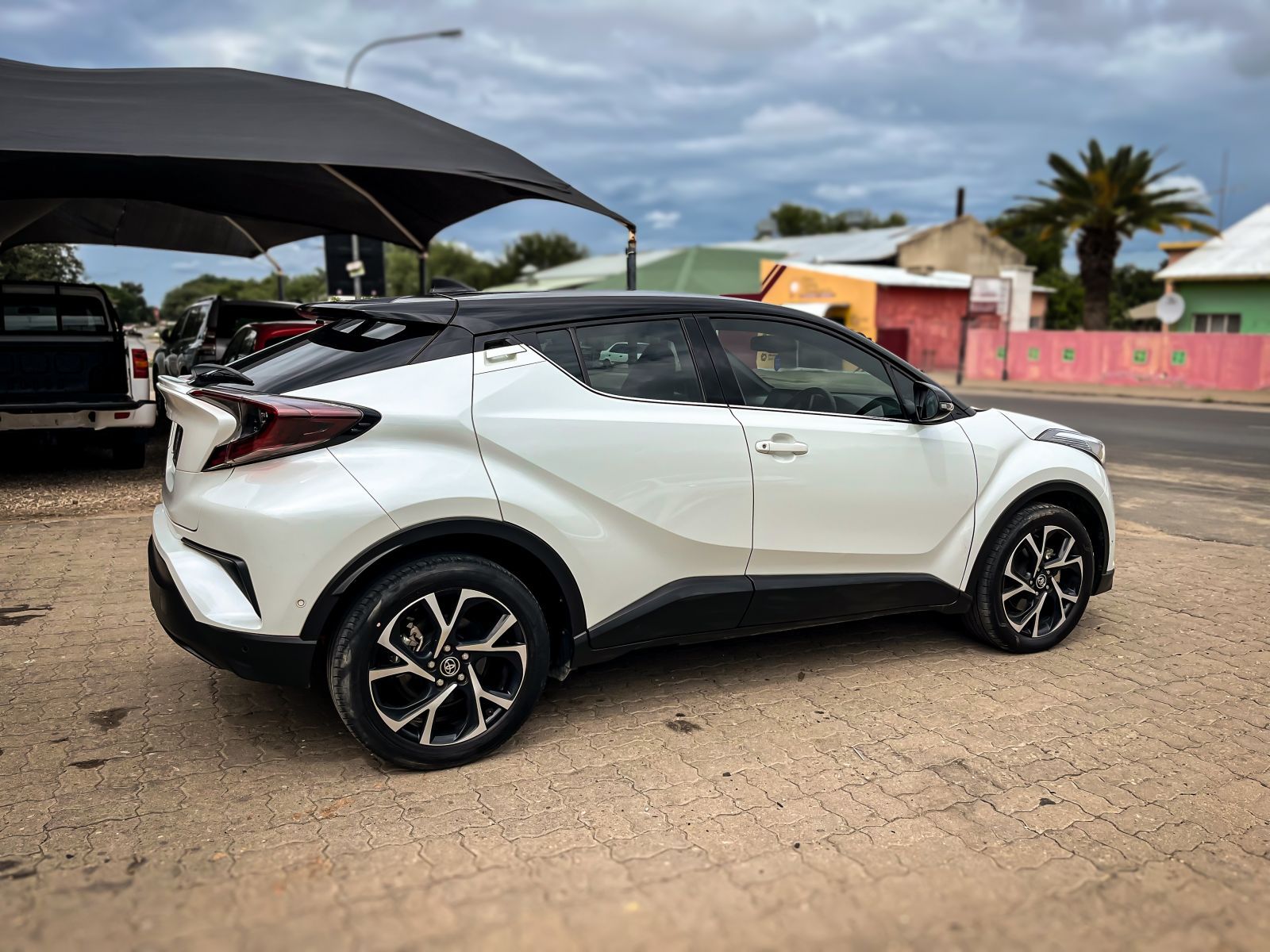 2019 Toyota C-HR photo 4