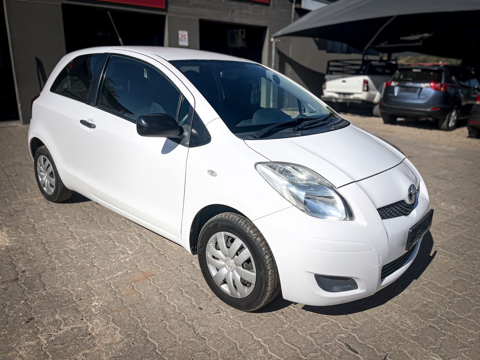 2011 Toyota Yaris photo 1