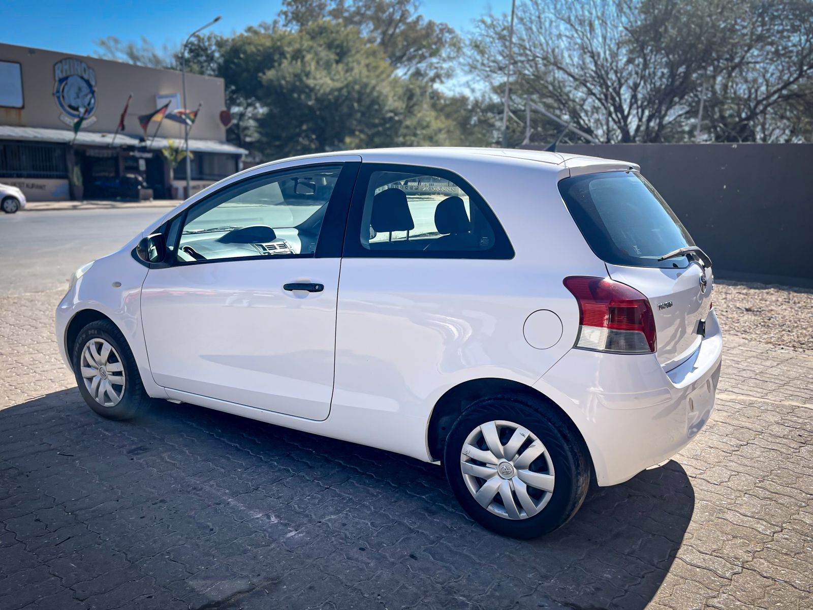 2011 Toyota Yaris photo 3