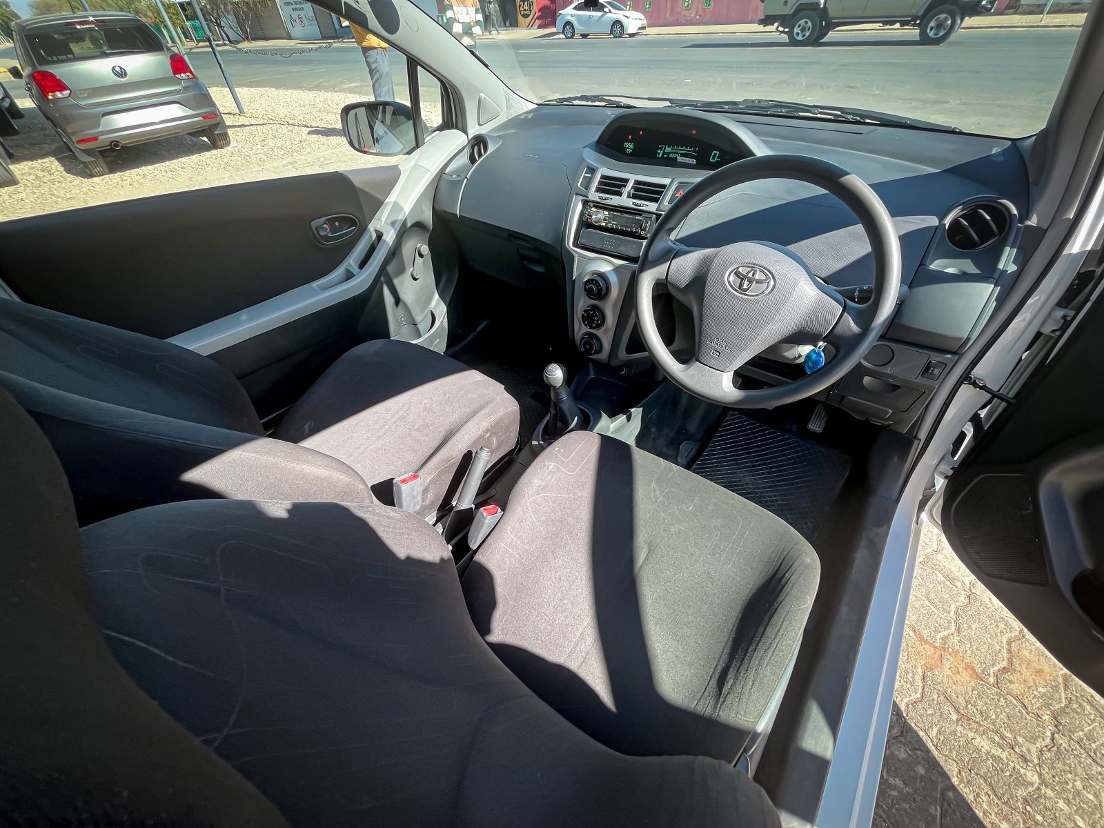 2011 Toyota Yaris photo 6
