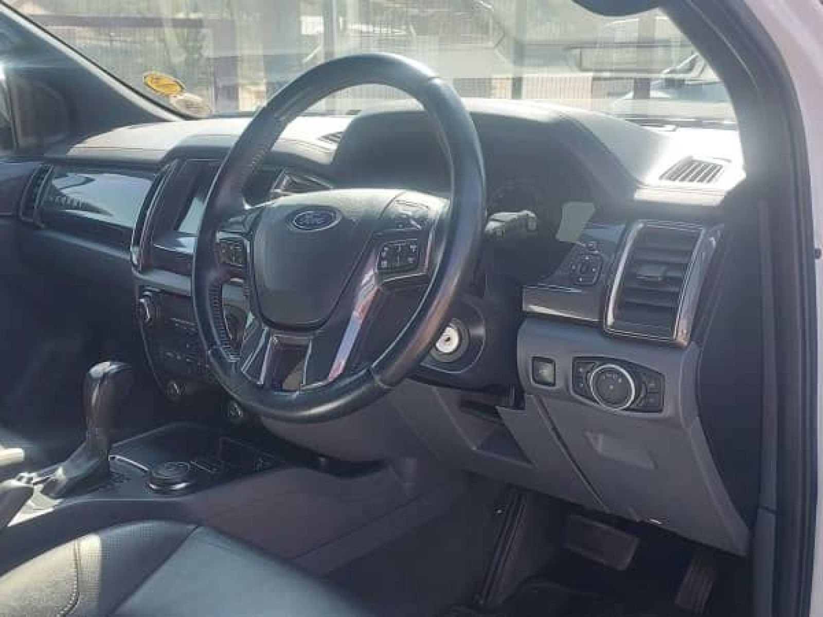 2017 Ford Everest photo 10