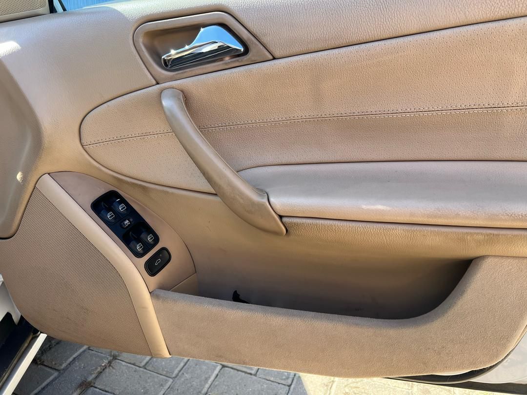 2001 Mercedes-Benz C Class photo 9