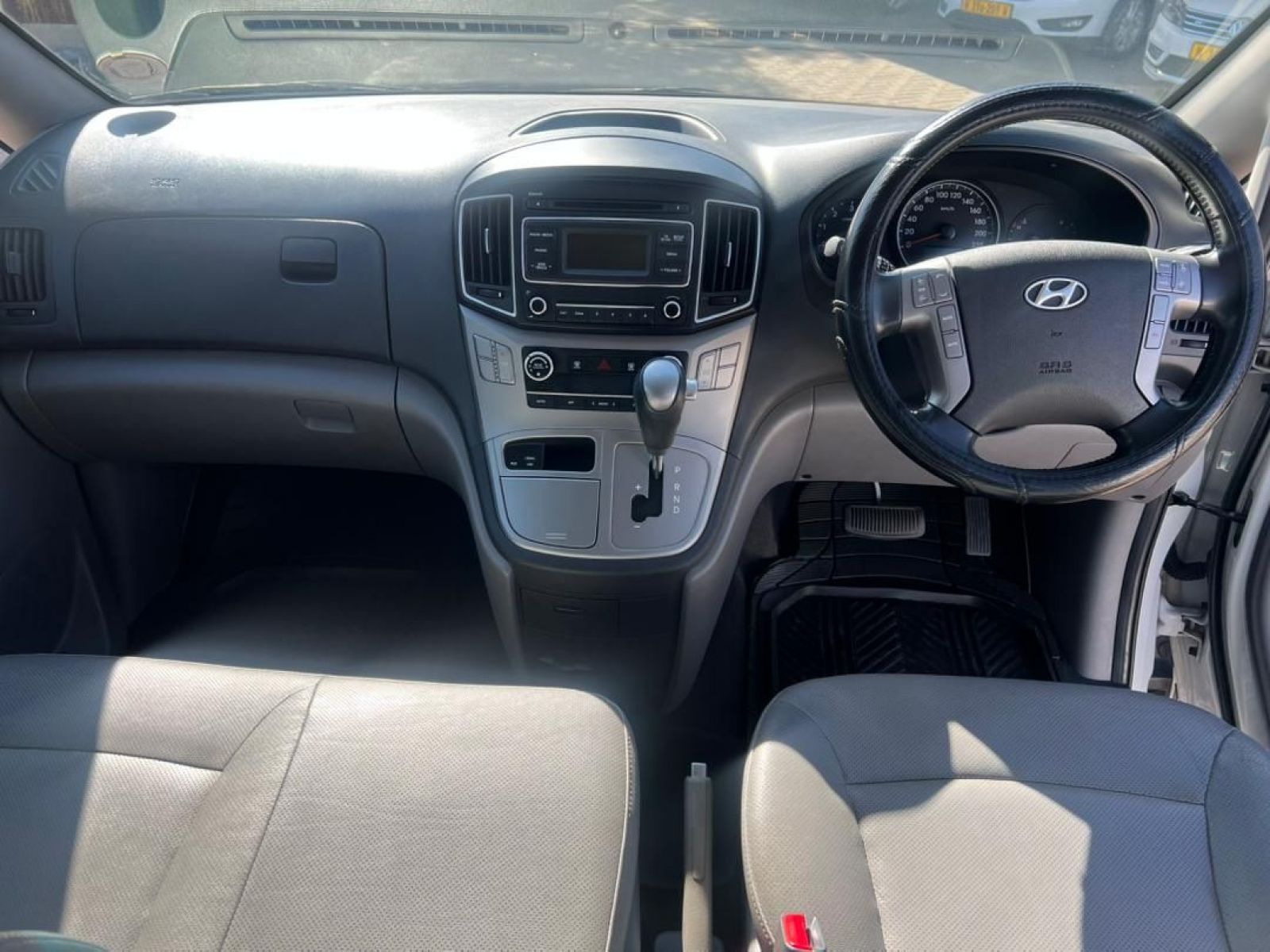 2016 Hyundai H1 photo 11