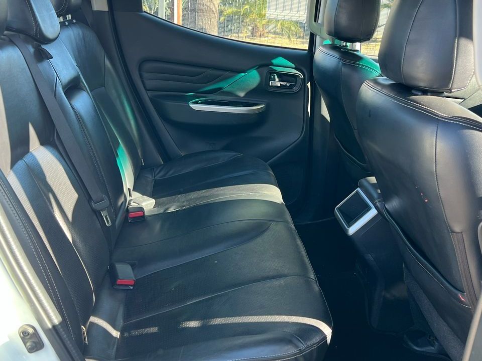 2021 Mitsubishi Triton photo 7