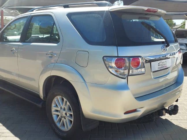 2012 Toyota Fortuner photo 4