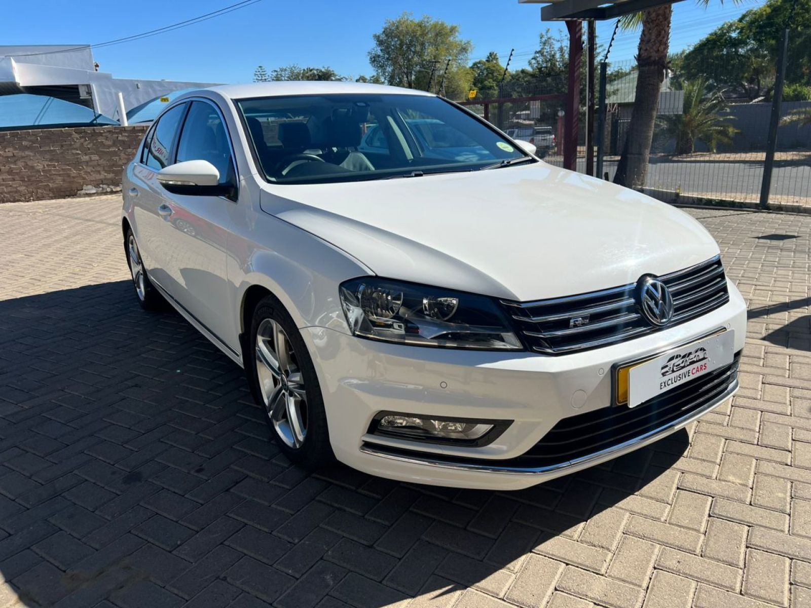 2014 Volkswagen Passat photo 1