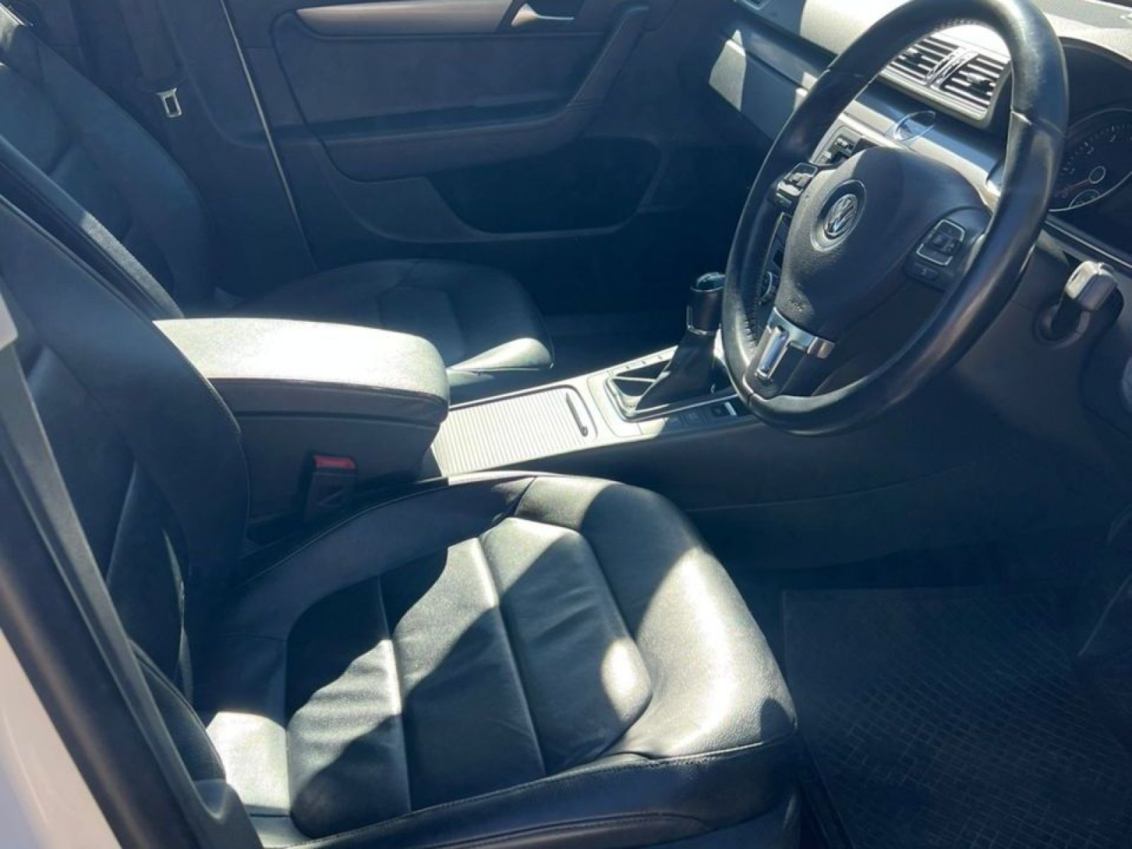 2014 Volkswagen Passat photo 9
