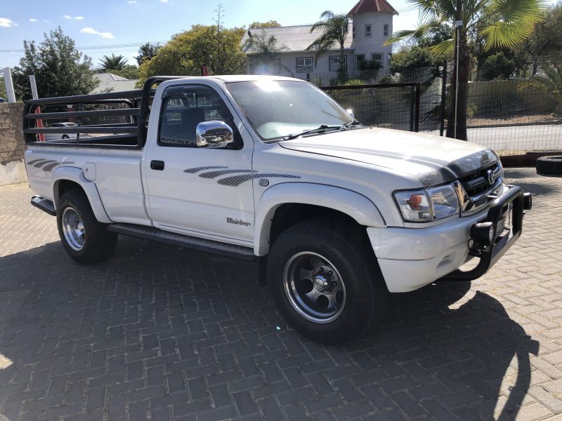 2002 Toyota Hilux photo 1
