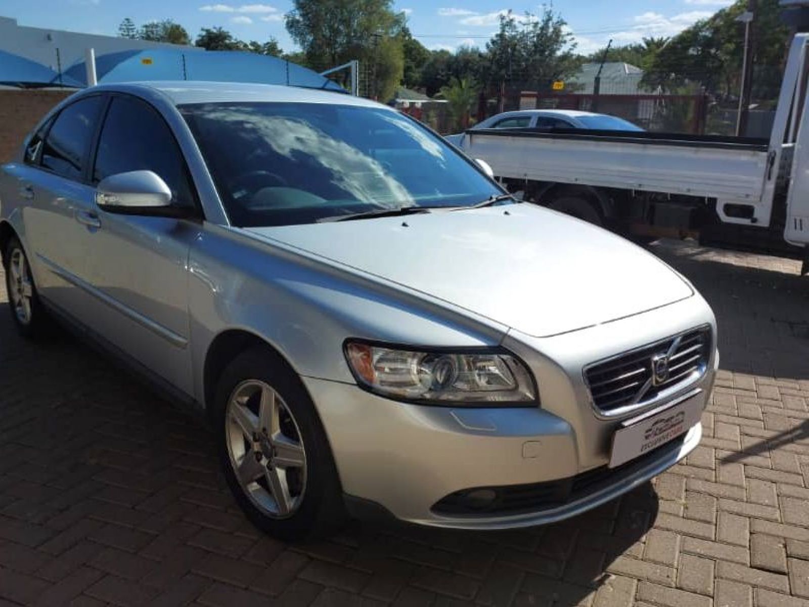 2010 Volvo S40 photo 1