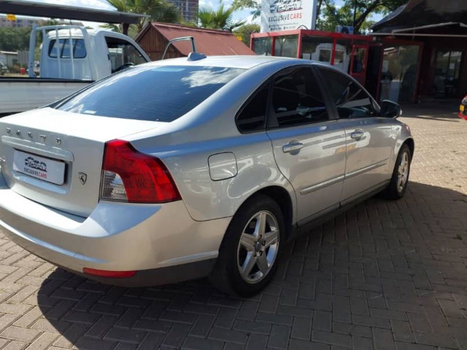 2010 Volvo S40 photo 2