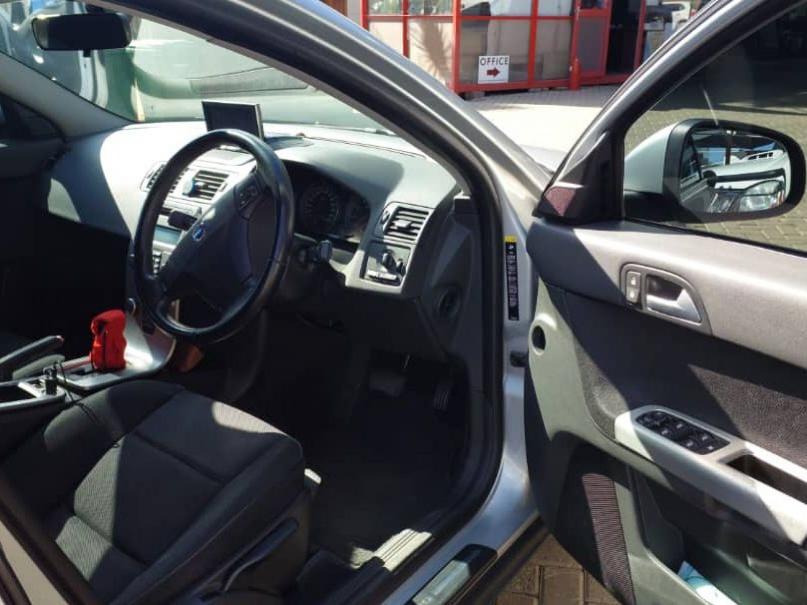 2010 Volvo S40 photo 6