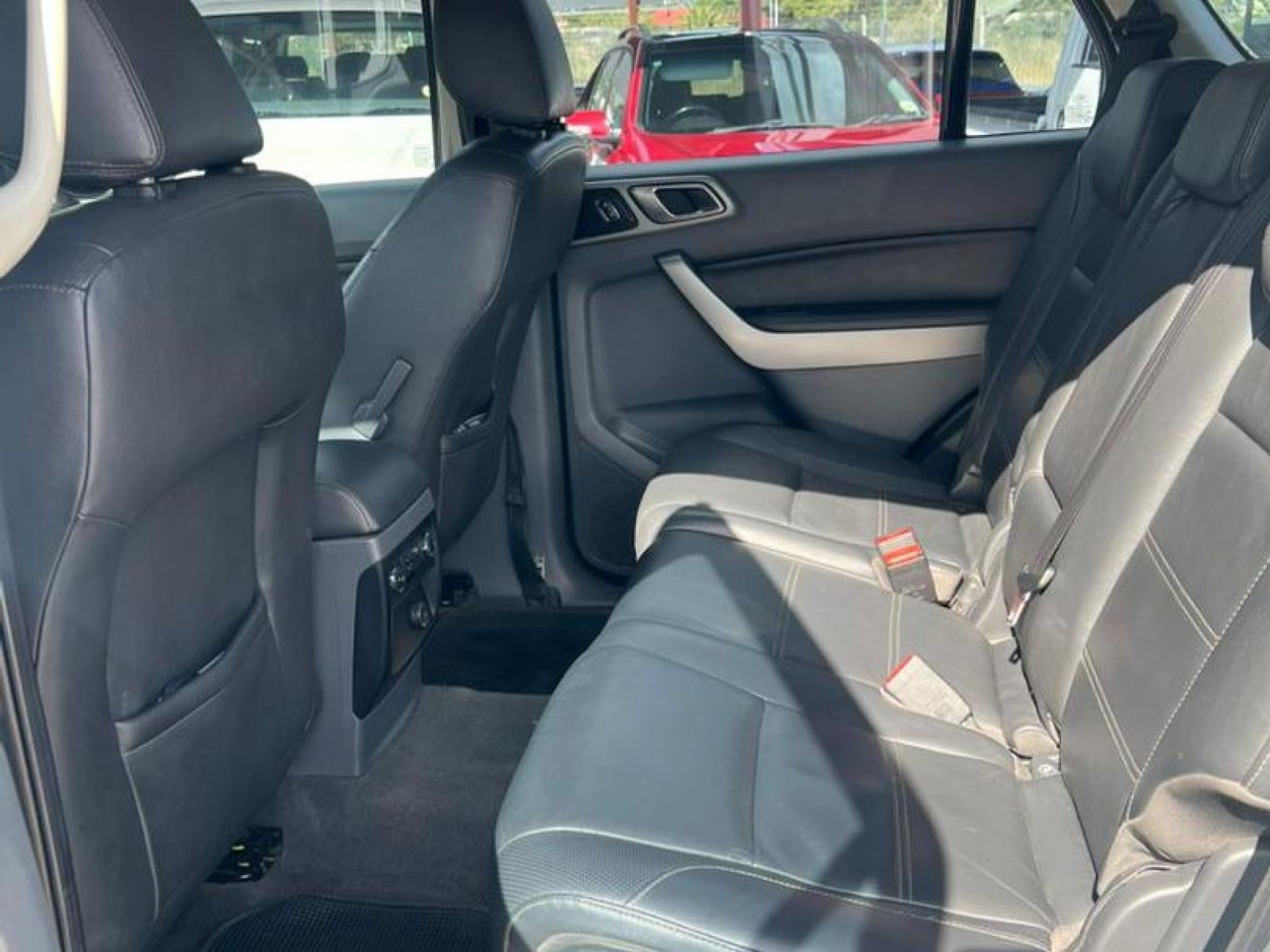 2017 Ford Everest photo 11