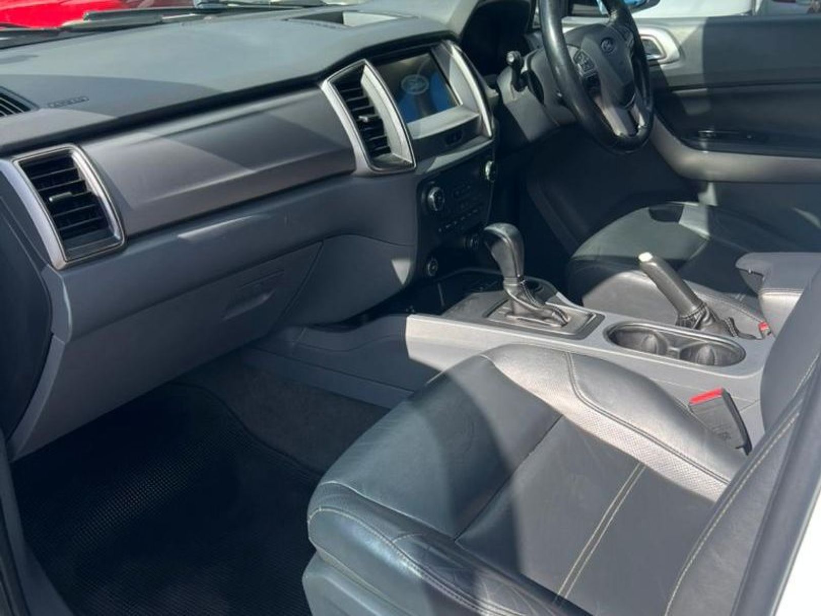 2017 Ford Everest photo 12