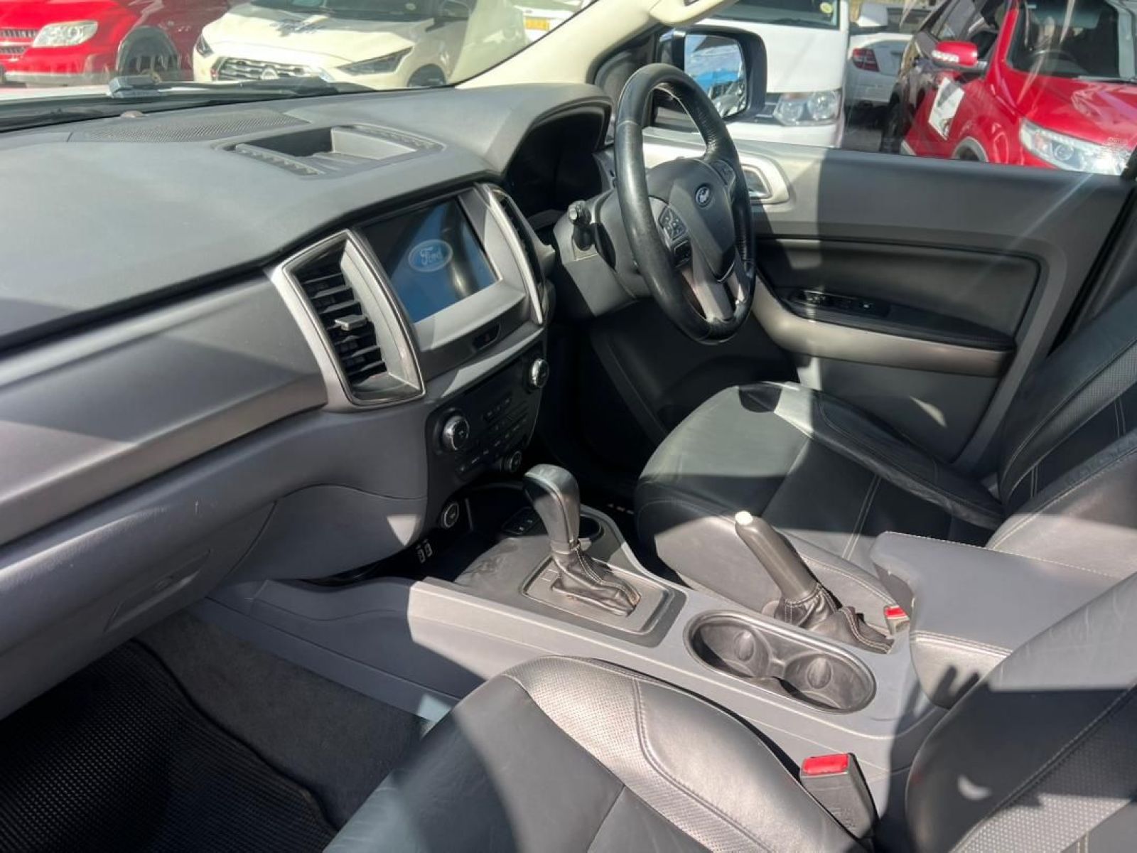 2017 Ford Everest photo 13