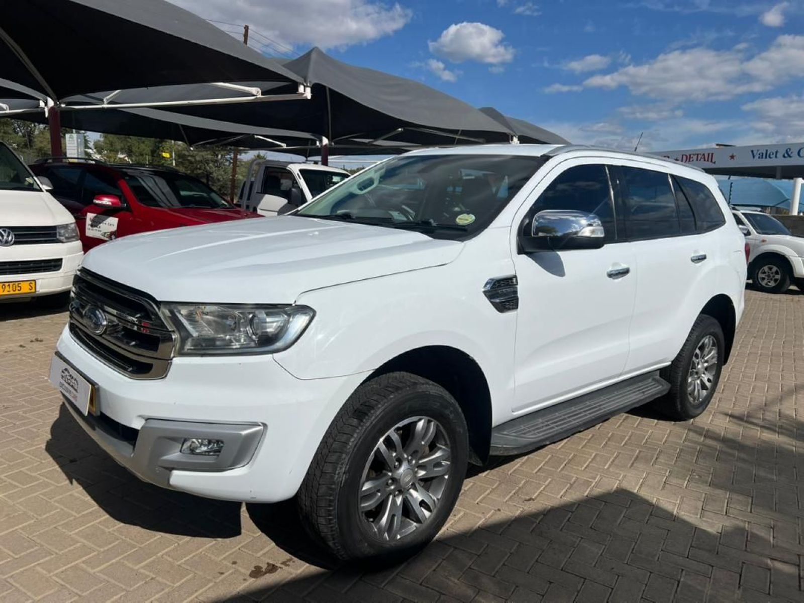 2017 Ford Everest photo 3