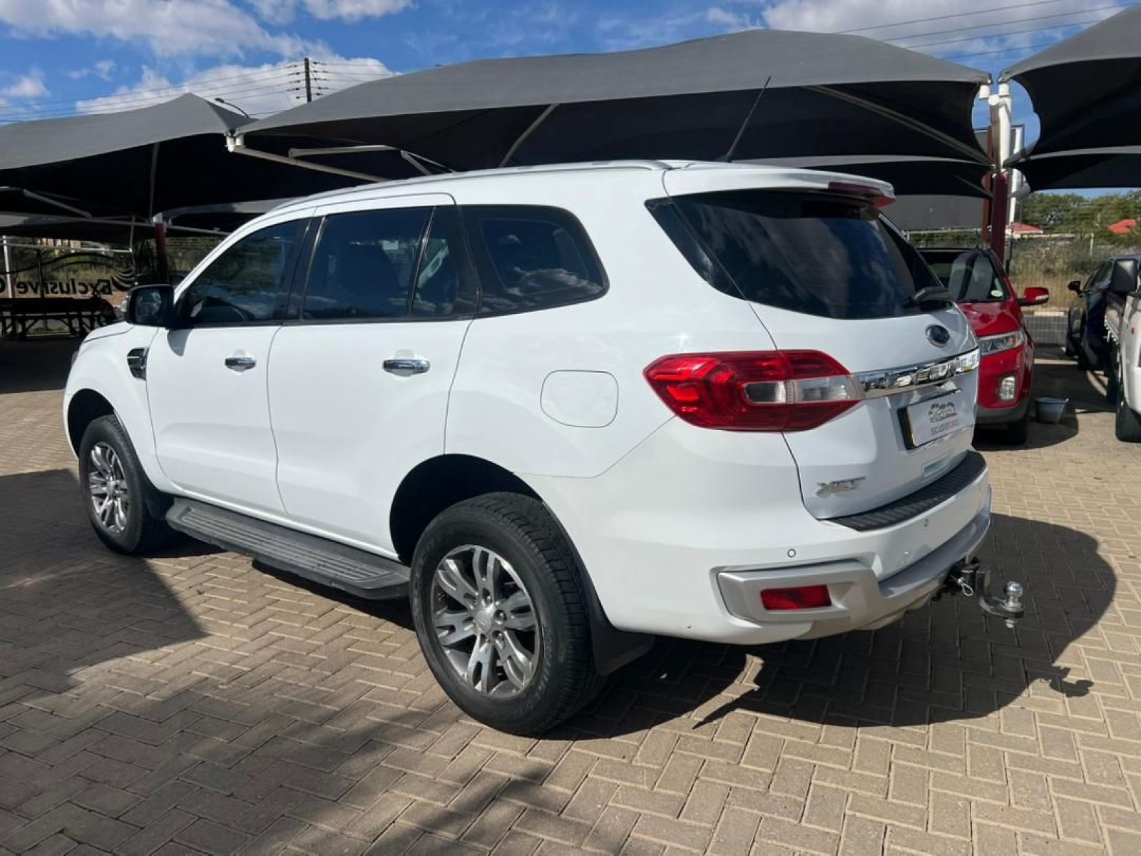 2017 Ford Everest photo 4