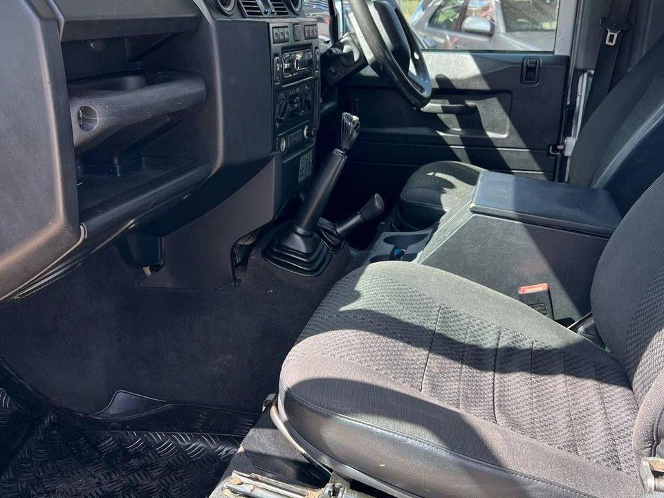 2008 Land Rover Defender photo 9