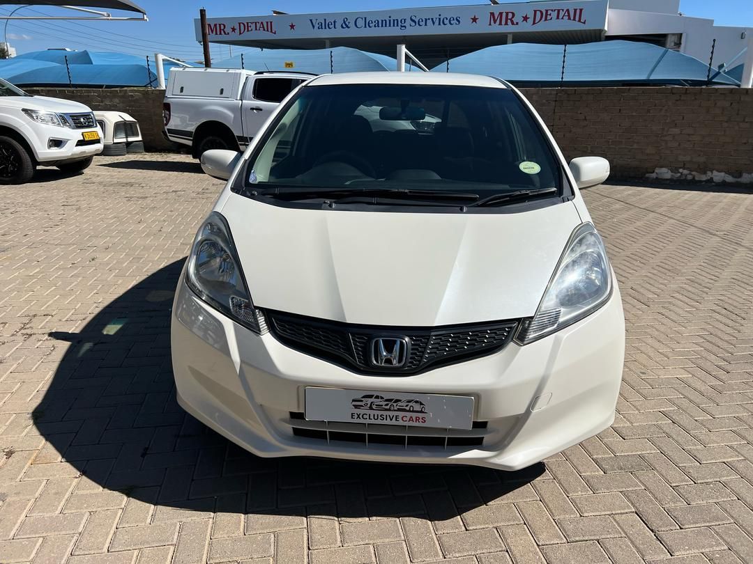2013 Honda FIT photo 2