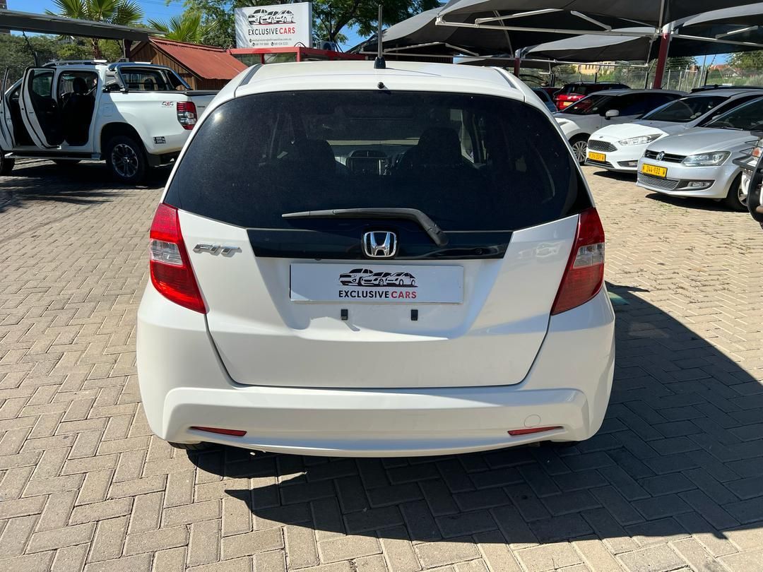 2013 Honda FIT photo 3