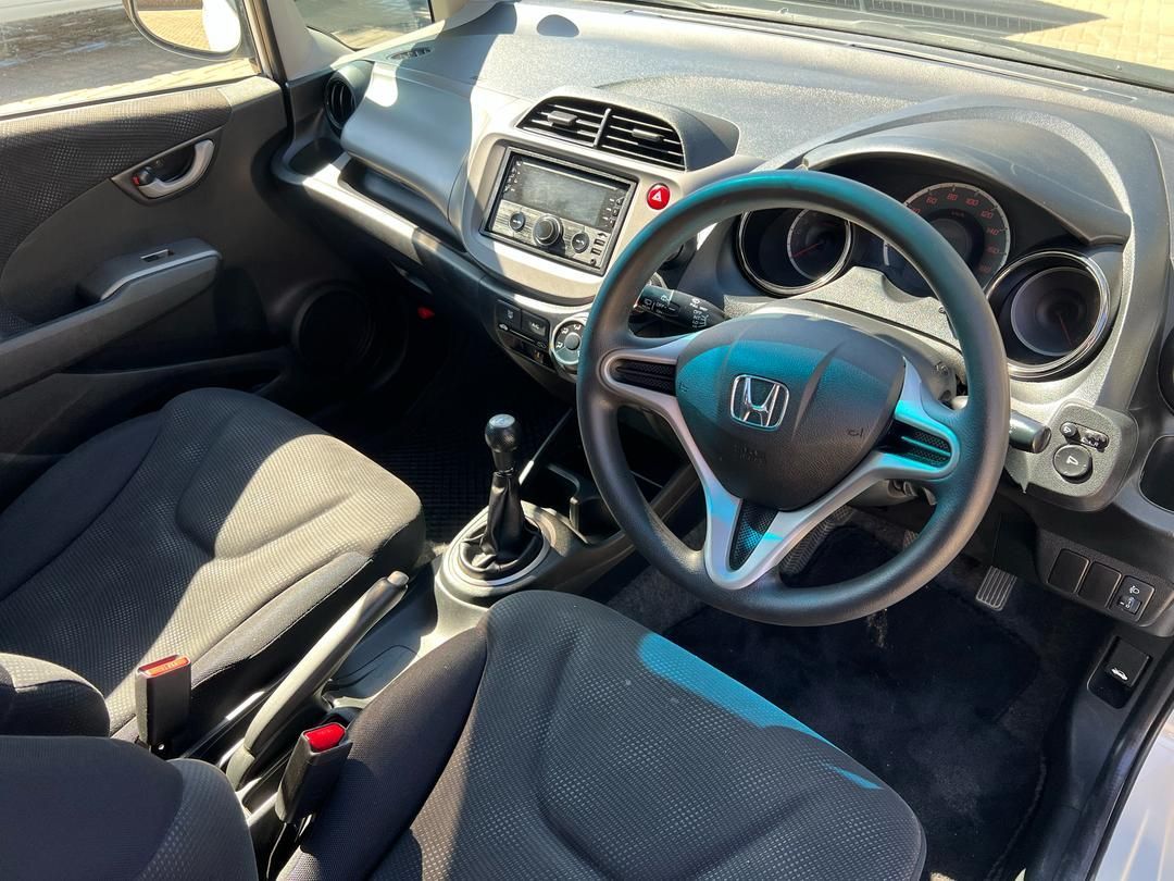 2013 Honda FIT photo 7