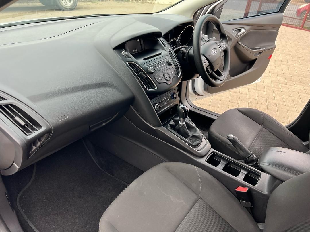 2015 Ford Focus photo 10