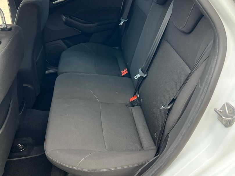 2015 Ford Focus photo 13