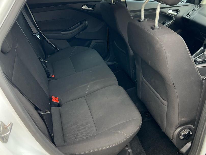 2015 Ford Focus photo 14