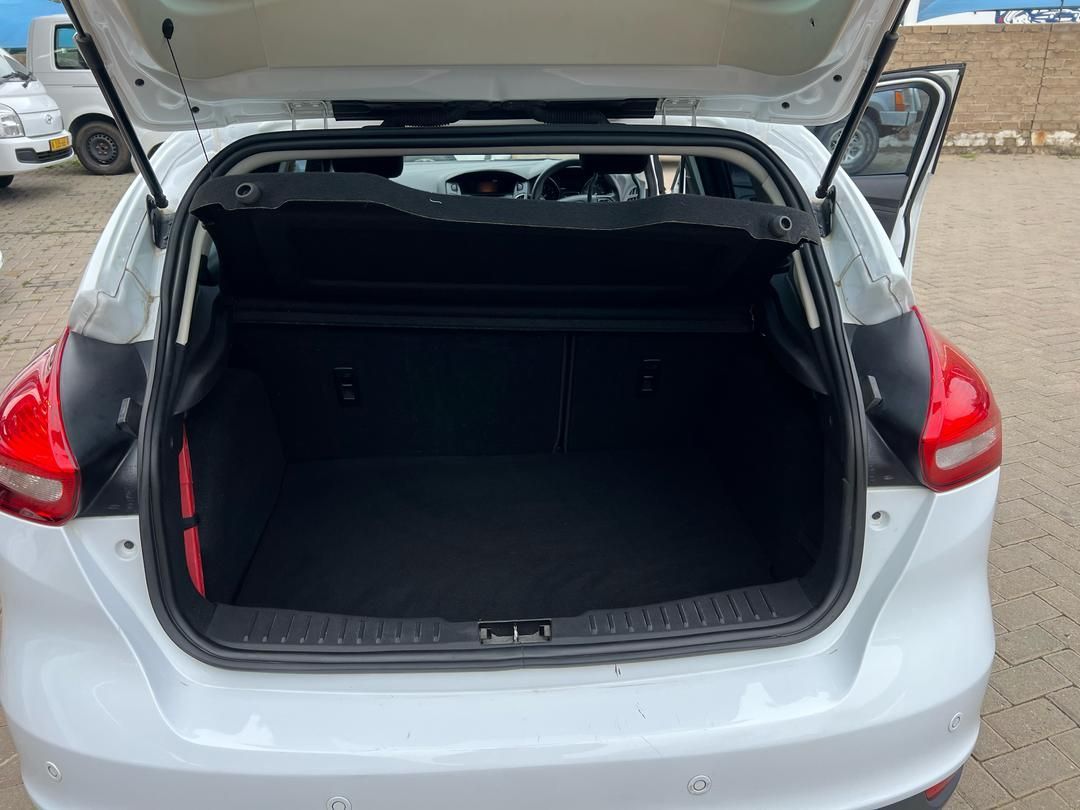 2015 Ford Focus photo 15